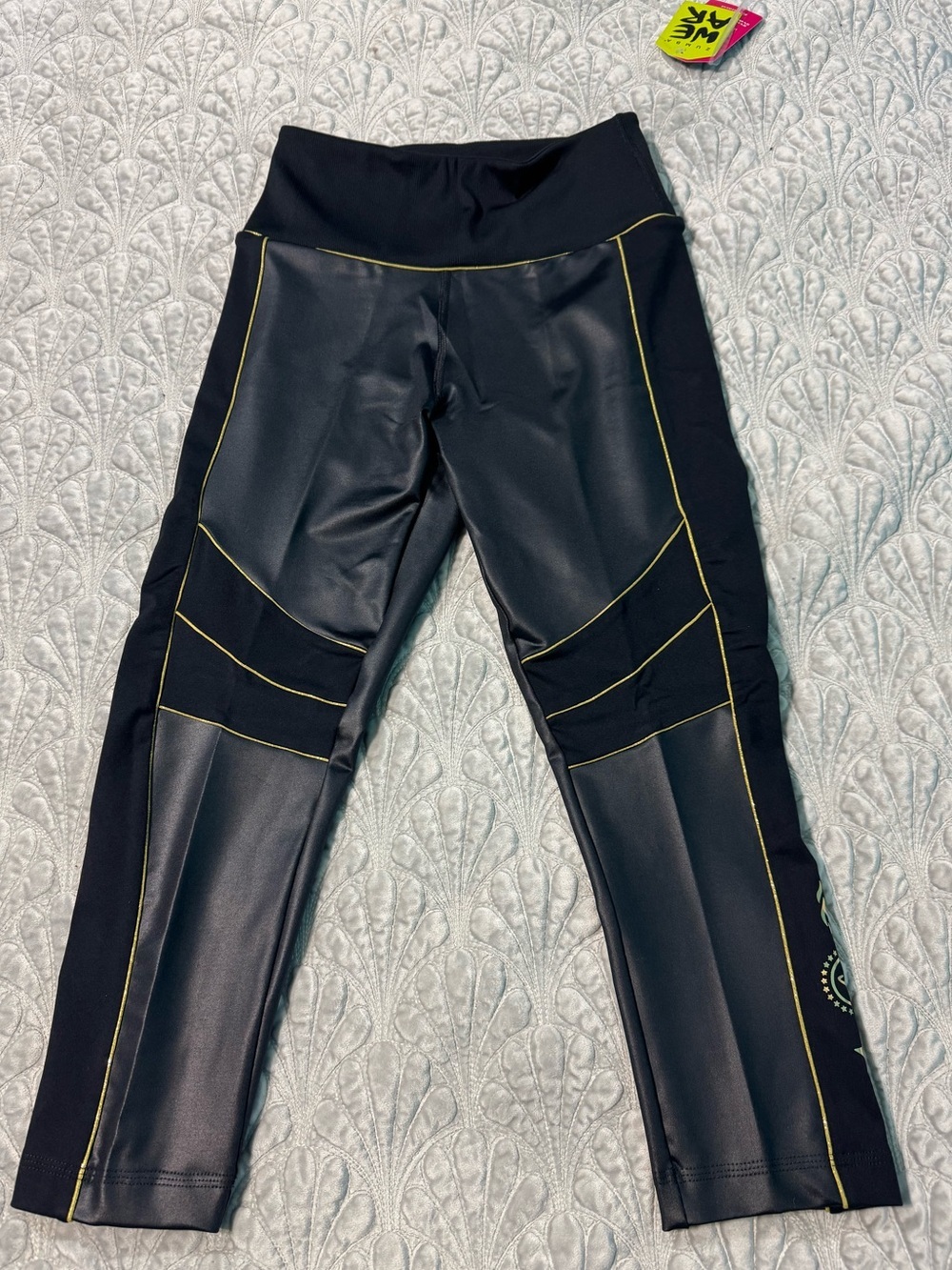 Zumba Fitness Zumba 2020 panel crop leggings high rise compression Small NWT